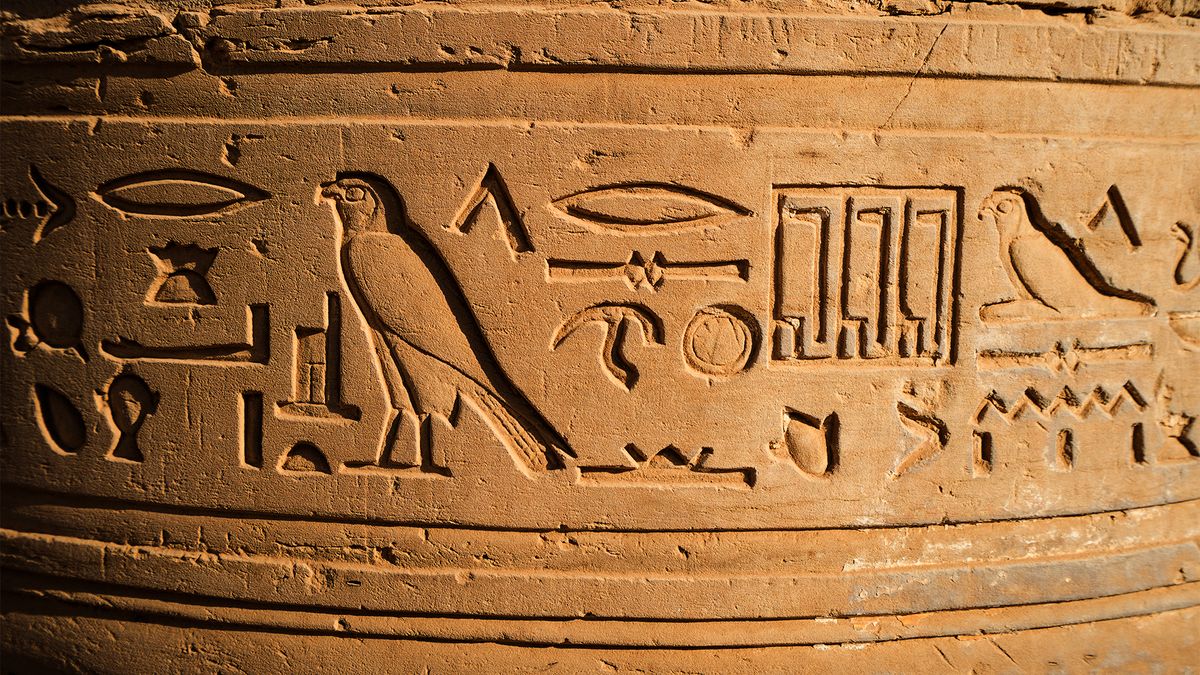 first egyptian hieroglyphs